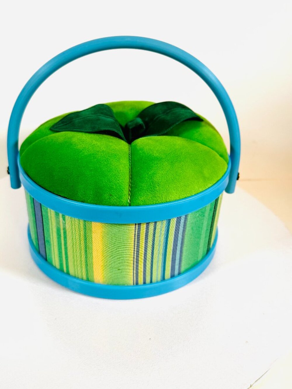 Vtg Green Apple Top Pin Cushion Sewing Basket 8.5x8.5 Craft Box Organizer Caddy